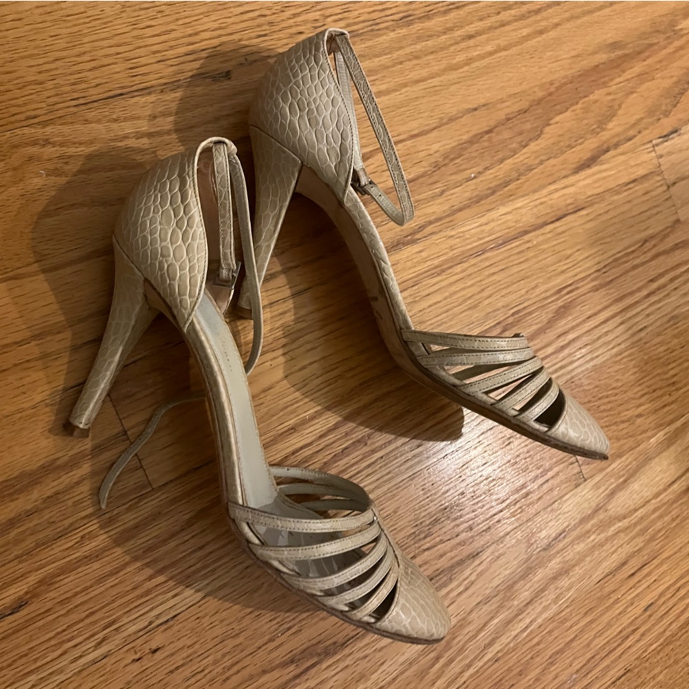 Banana Republic croc-embossed Italian leather, Size 6